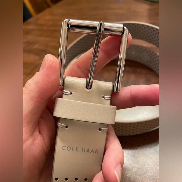 💫Closet Clean Out💫 EUC Cole Haan Leather Belt - Gray/Cream - Picture 2 of 4